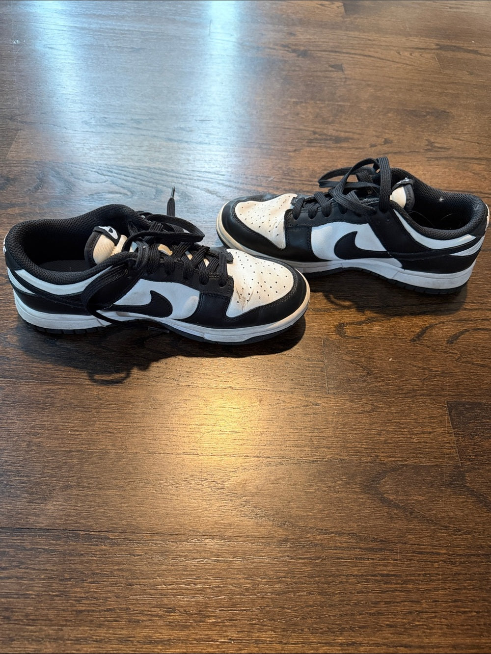 Nike Men’s Low-Top Sneakers in Black and White Size 7