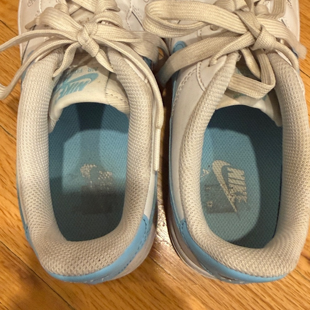 Nike Kids White and Light Blue Sneakers Size 5.5