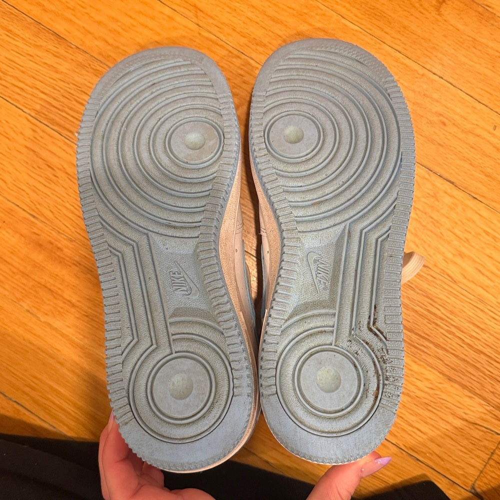 Nike Kids White and Light Blue Sneakers Size 5.5