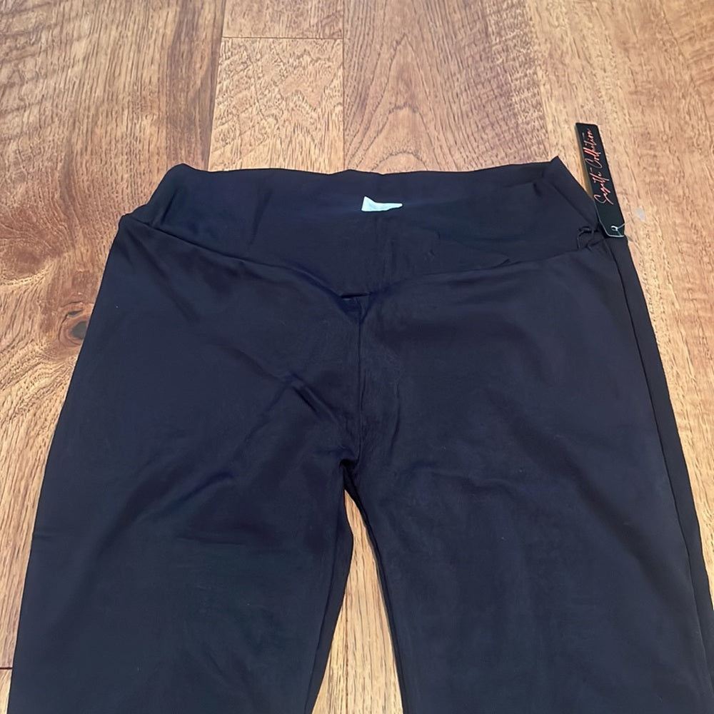 NWT Suzette Collection Woman’s Black Flare Leggings Size M (8/10)
