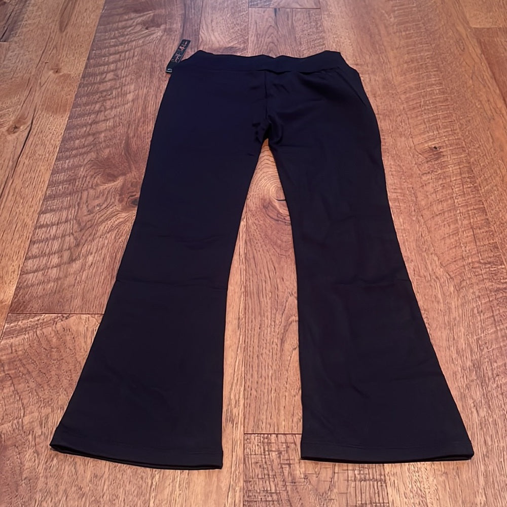 NWT Suzette Collection Woman’s Black Flare Leggings Size M (8/10)