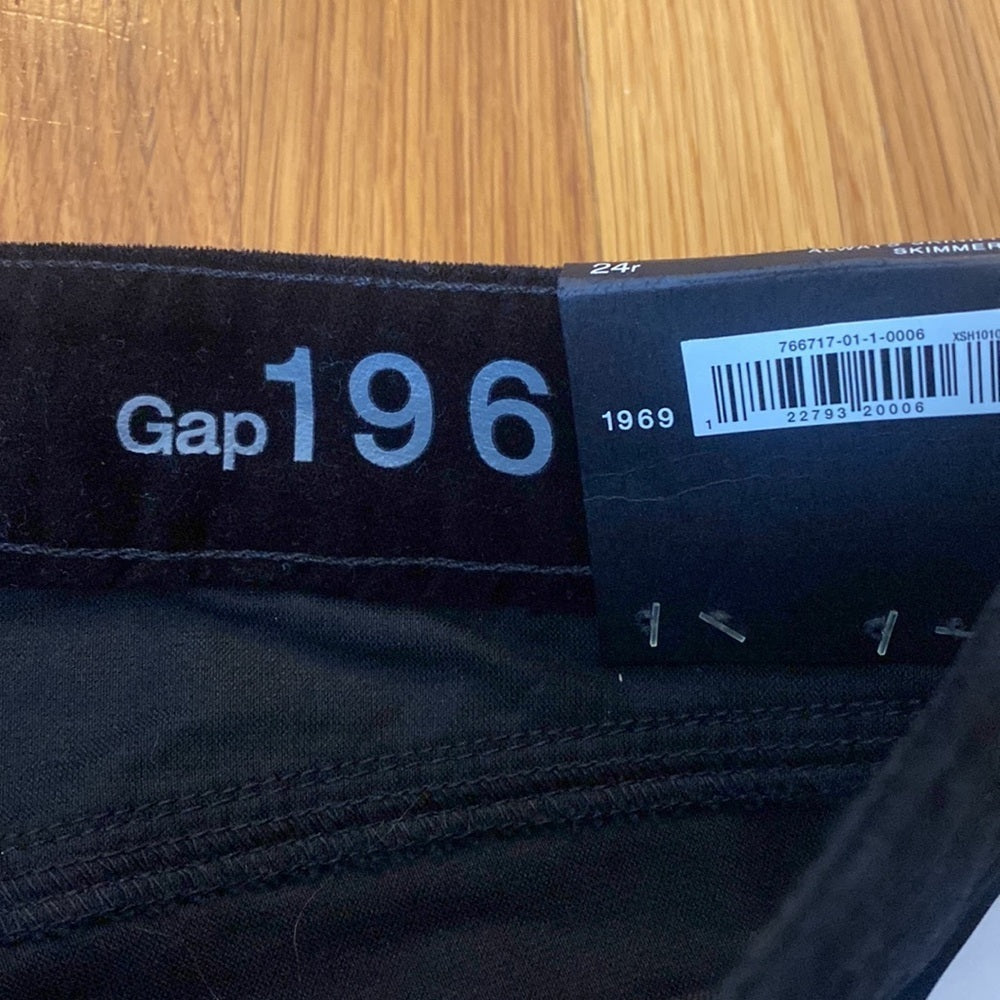 NWT GAP Women’s Black Velvet Skinny Jeans Size 24r