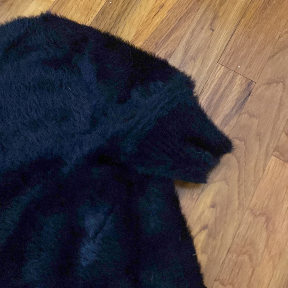 NWT Alex Max Women’s Black Fuzzy Shrug OS