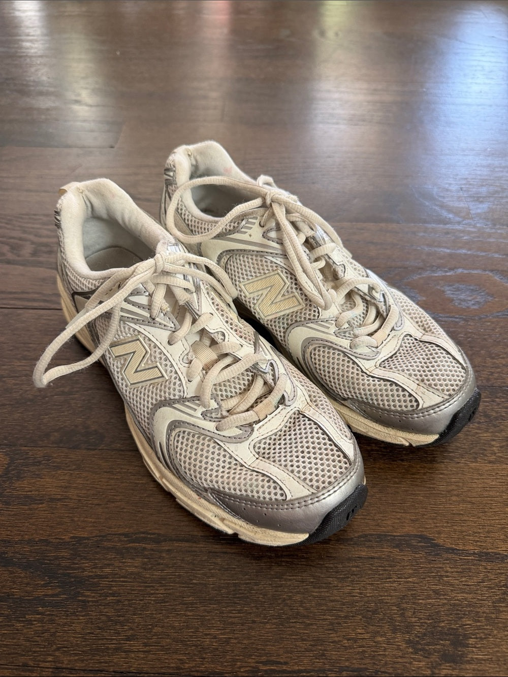 New Balance Women's Beige/Gray Athletic Sneakers Size 7