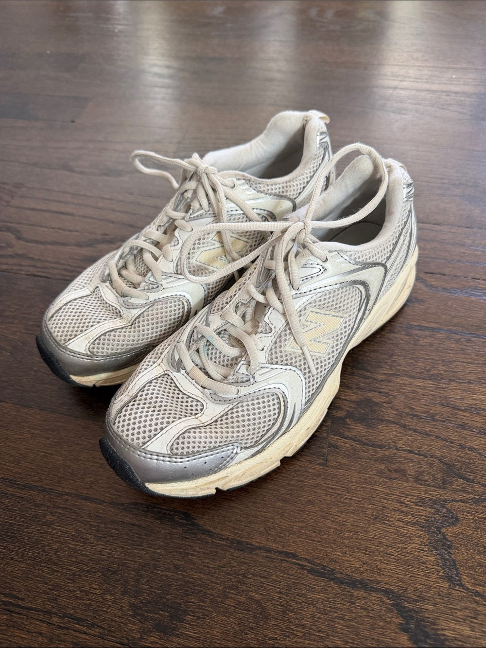 New Balance Women's Beige/Gray Athletic Sneakers Size 7