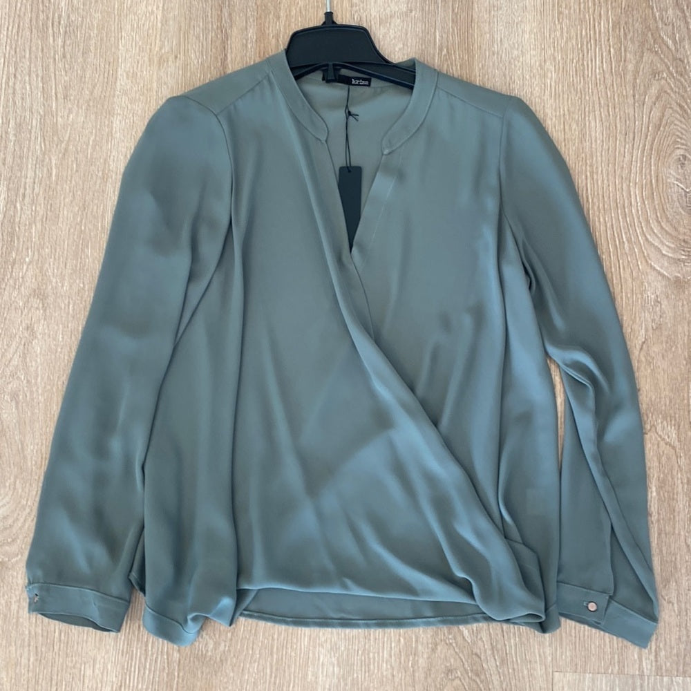NWT Krisa Women’s Green V-Neck Blouse Size S