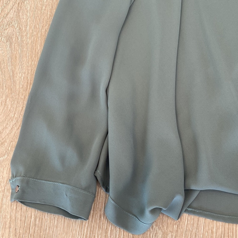 NWT Krisa Women’s Green V-Neck Blouse Size S