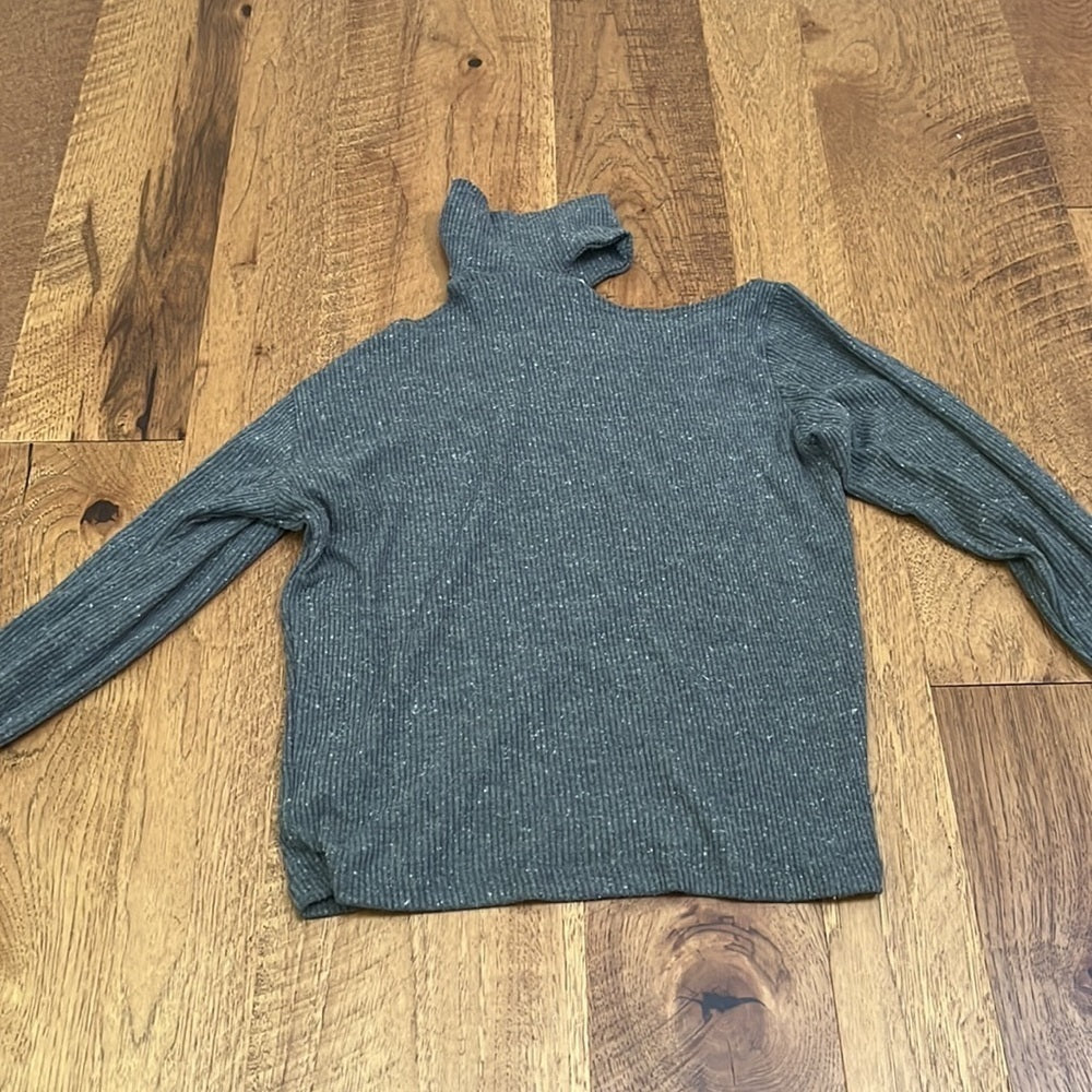 NWT LNA Women’s Grey Long Sleeve Sweater With Cut Out Shoulders Size S