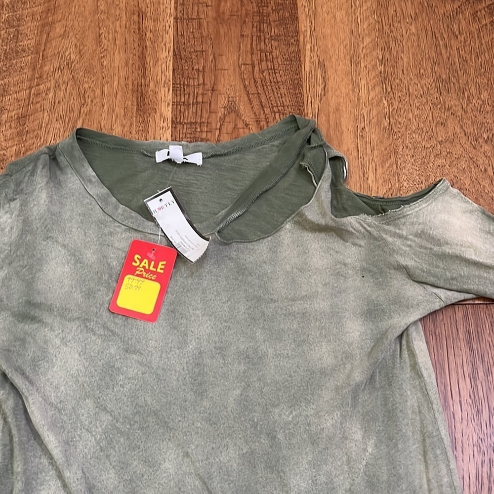 NWT LNA Women’s Olive Green Long Sleeve With Cut Out Shoulder Size S