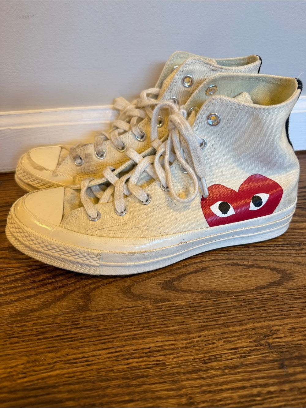 Converse Kids High-Top Sneakers in Cream with Red Heart Graphic Size 6