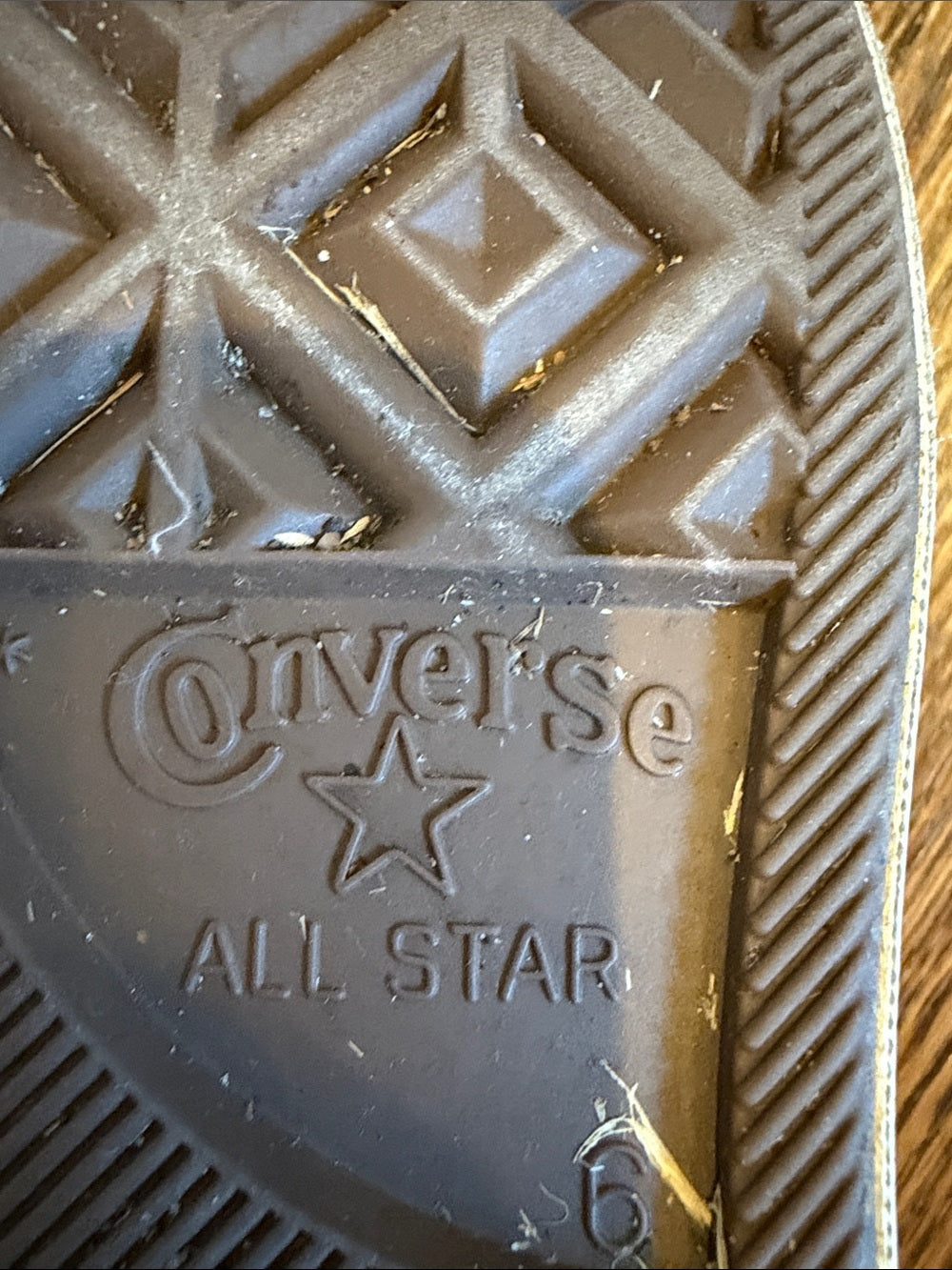 Converse Kids High-Top Sneakers in Cream with Red Heart Graphic Size 6