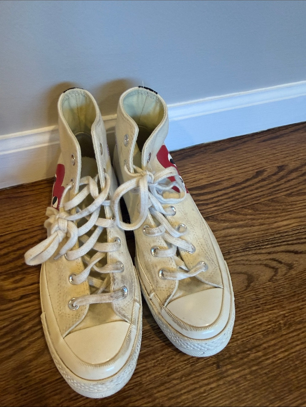 Converse Kids High-Top Sneakers in Cream with Red Heart Graphic Size 6