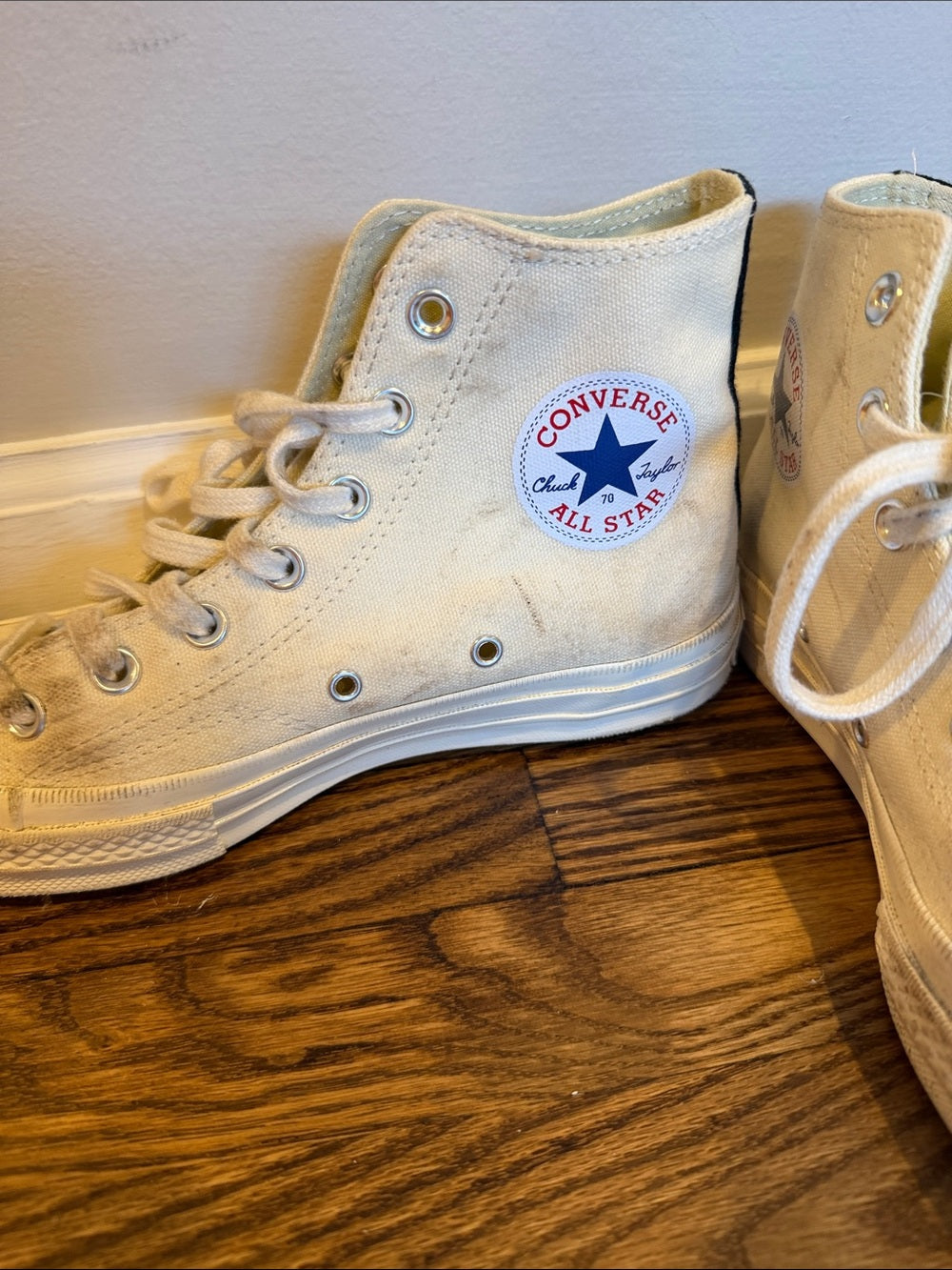Converse Kids High-Top Sneakers in Cream with Red Heart Graphic Size 6