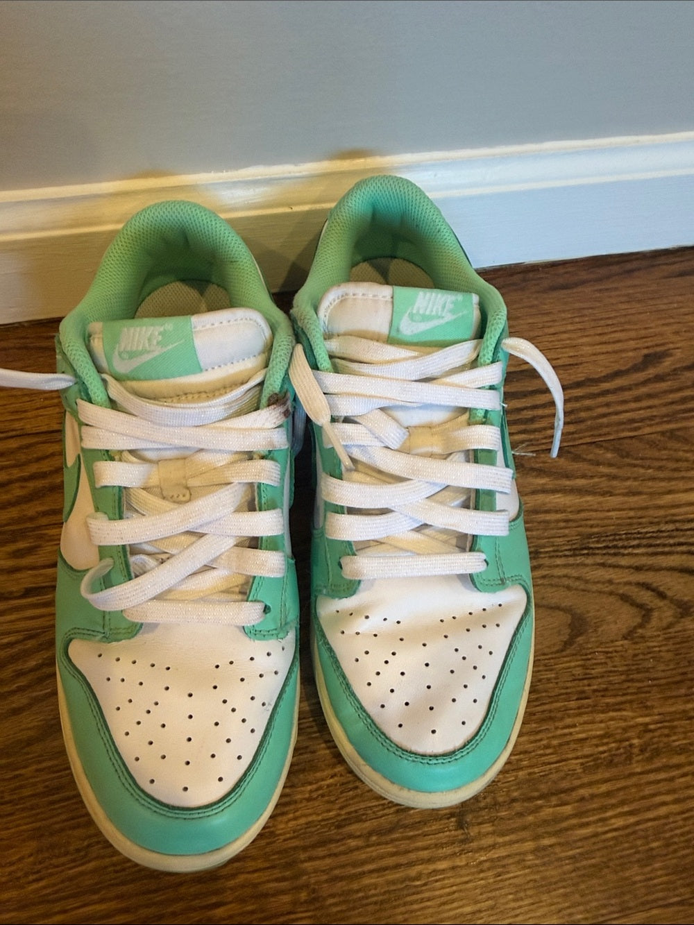 Nike Low-Top Sneakers in White and Mint Green Size 9