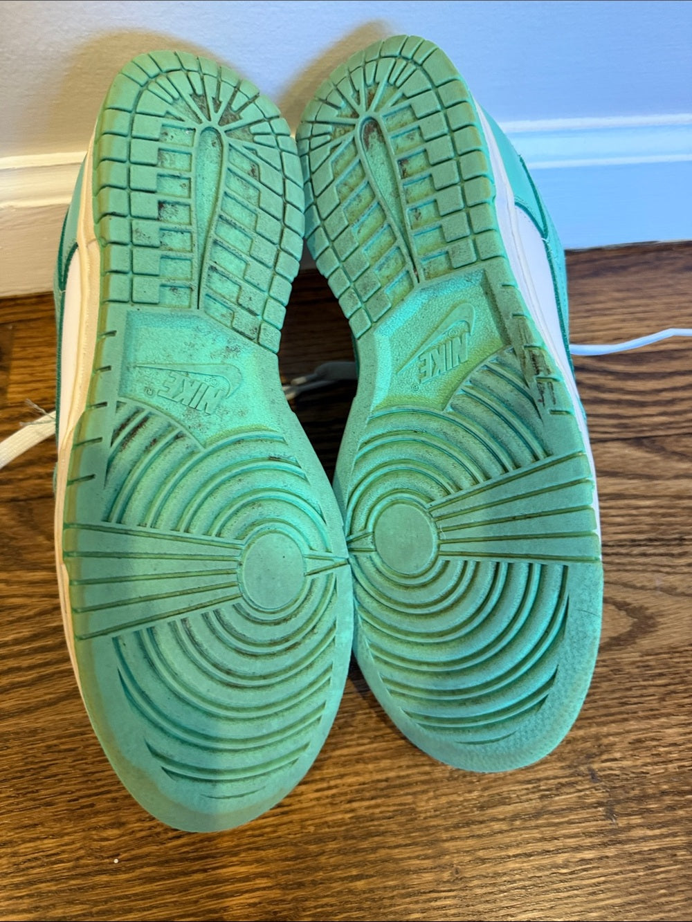 Nike Low-Top Sneakers in White and Mint Green Size 9