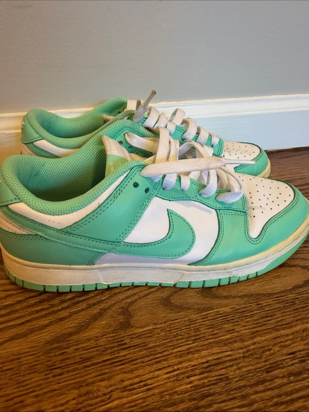 Nike Low-Top Sneakers in White and Mint Green Size 9