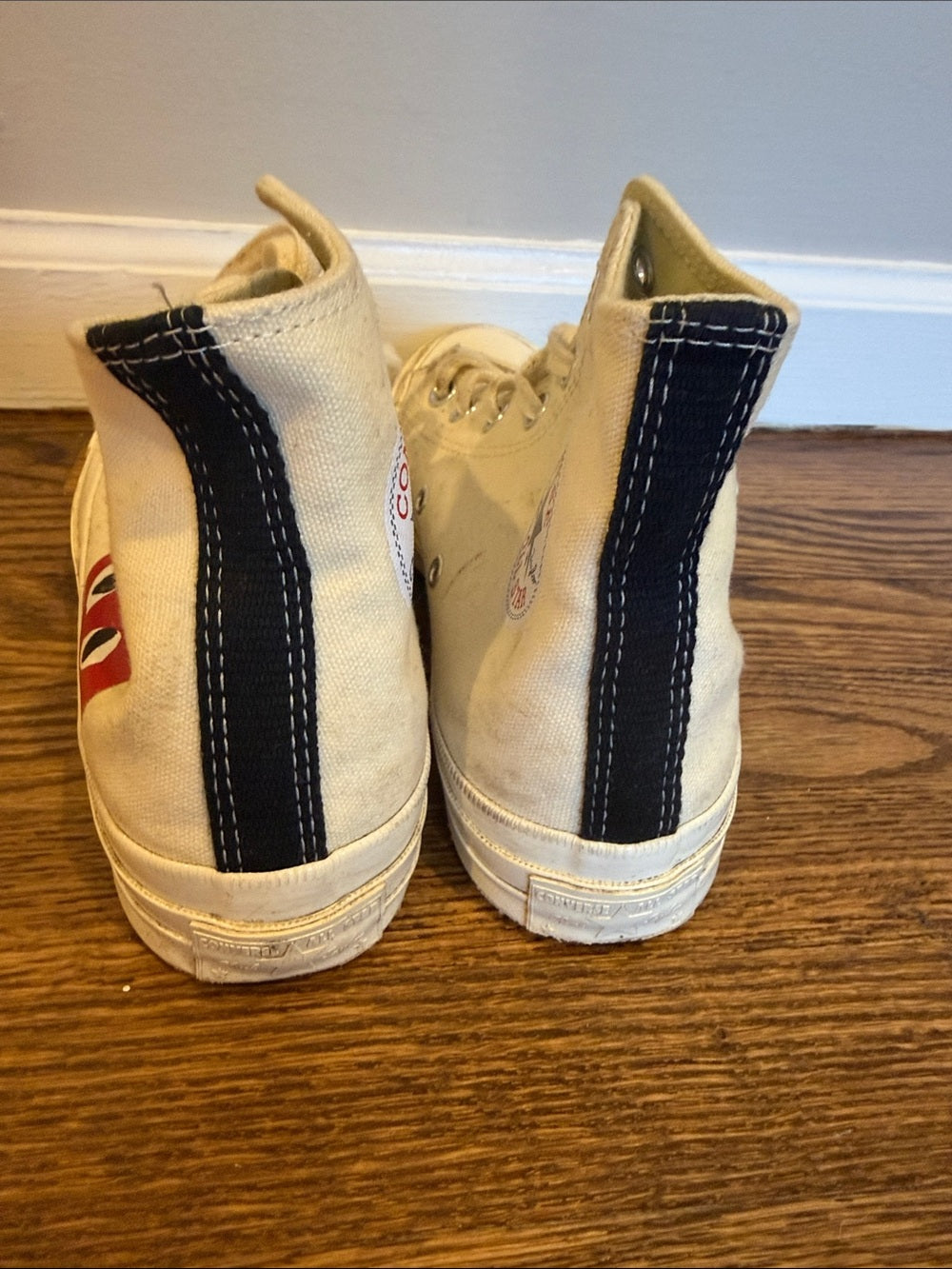 Converse Kids High-Top Sneakers in Cream with Red Heart Graphic Size 6