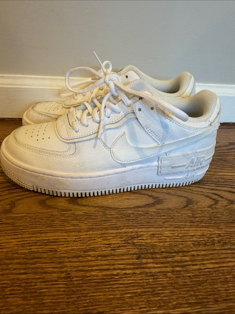 Nike White Low-Top Sneakers Size 8.5