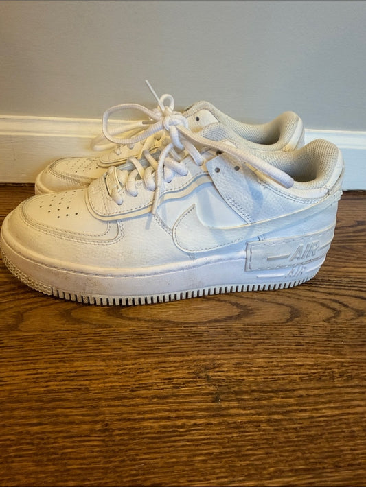Nike White Low-Top Sneakers Size 8.5