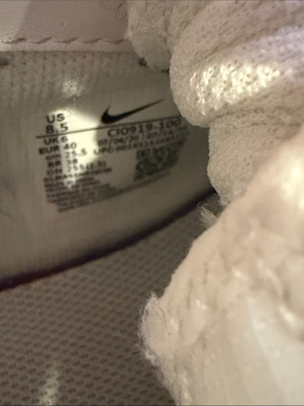 Nike White Low-Top Sneakers Size 8.5