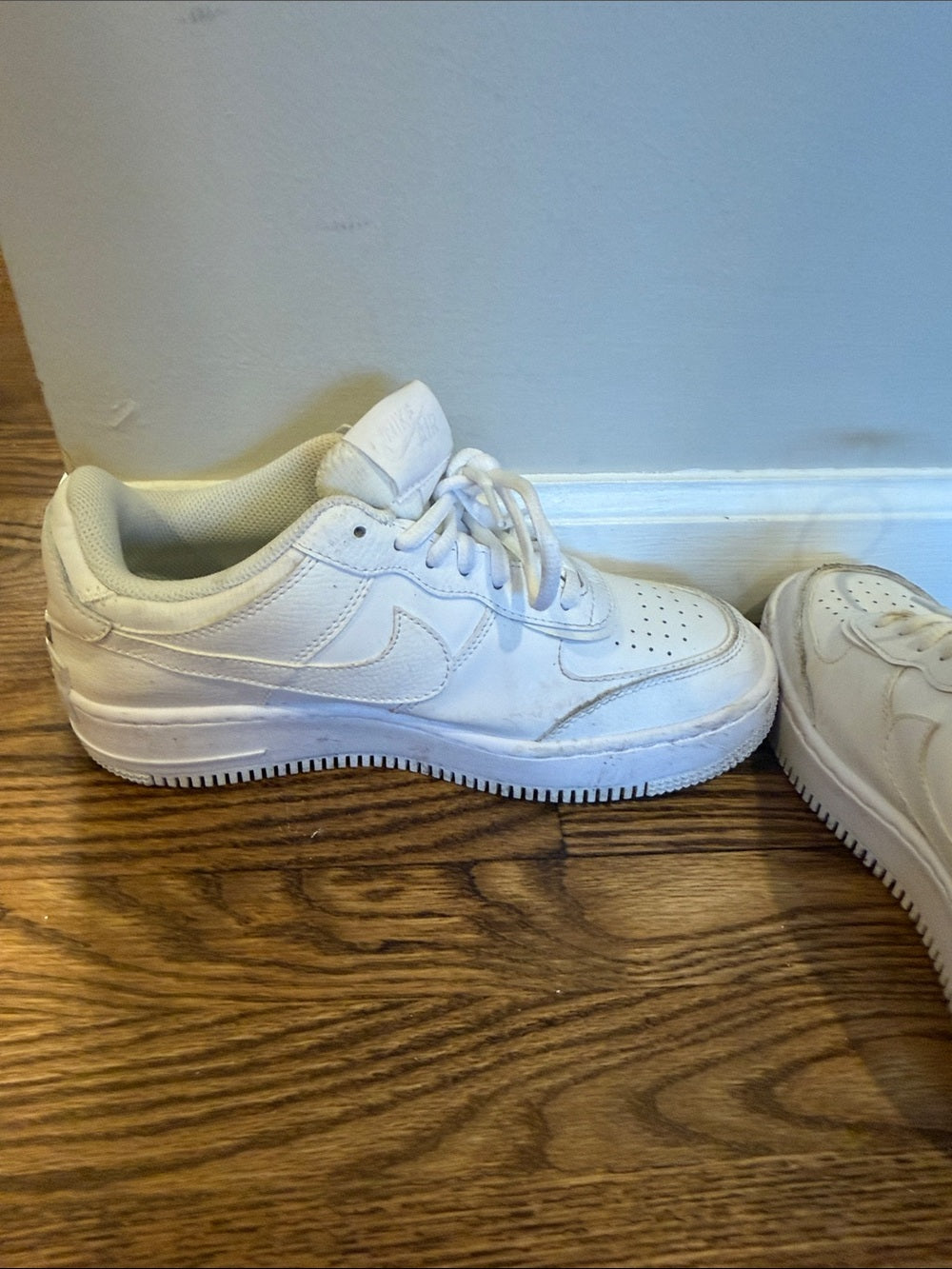 Nike White Low-Top Sneakers Size 8.5