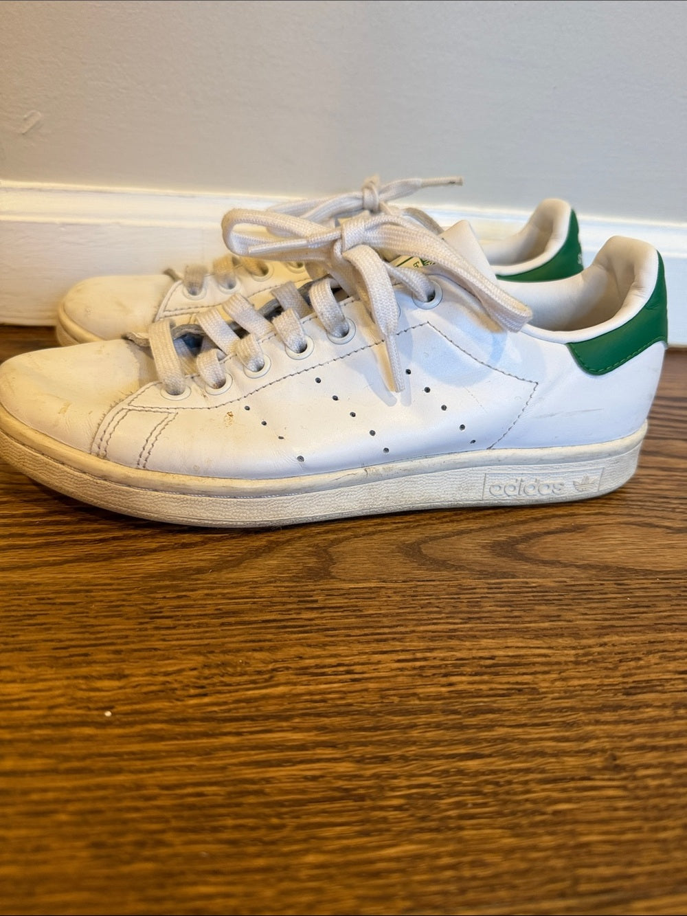 adidas White Leather Sneakers with Green Heel Accent Size 7