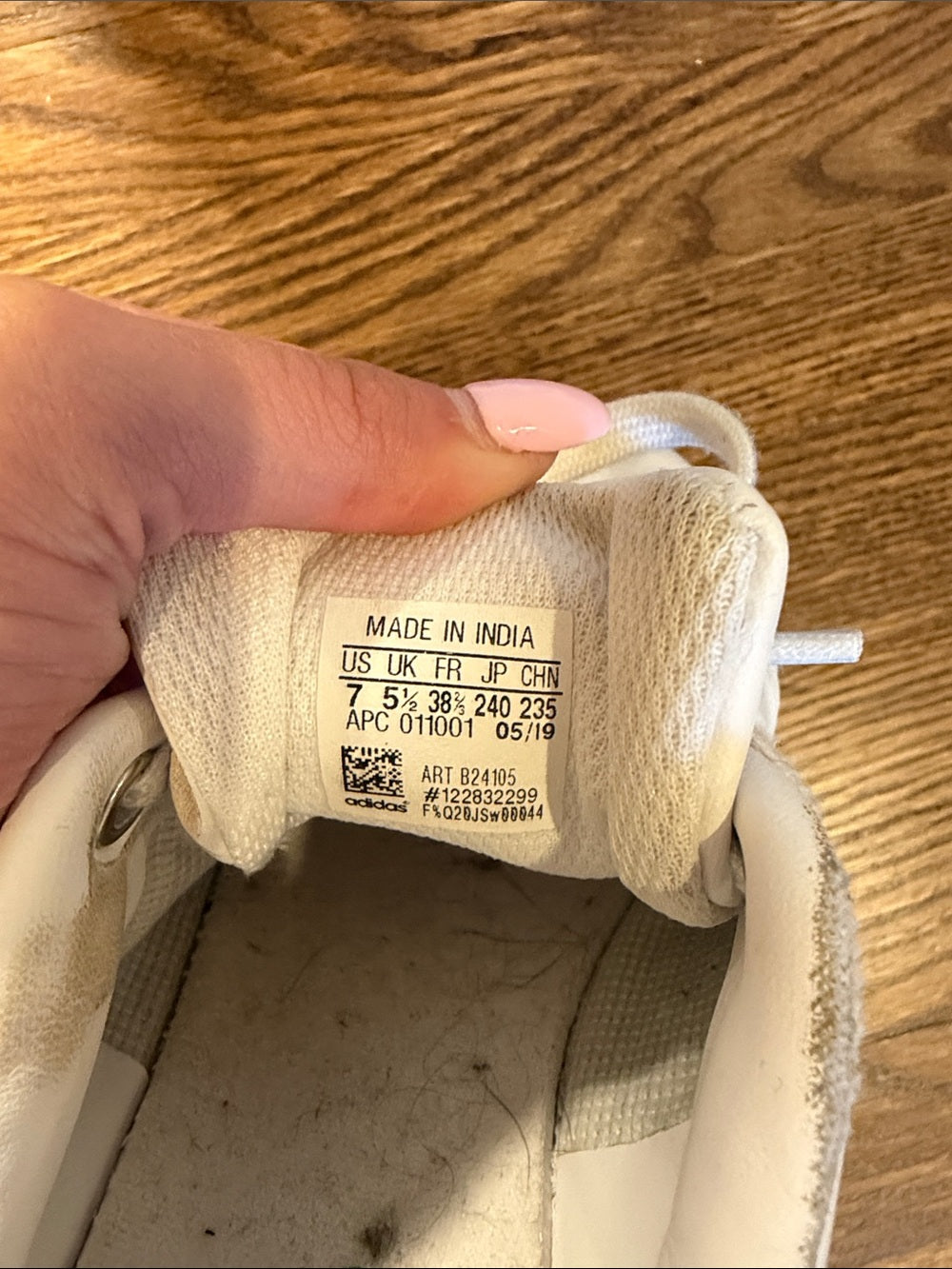 adidas White Leather Sneakers with Green Heel Accent Size 7