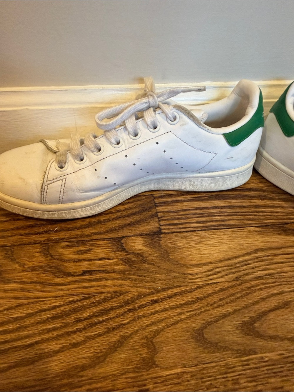 adidas White Leather Sneakers with Green Heel Accent Size 7