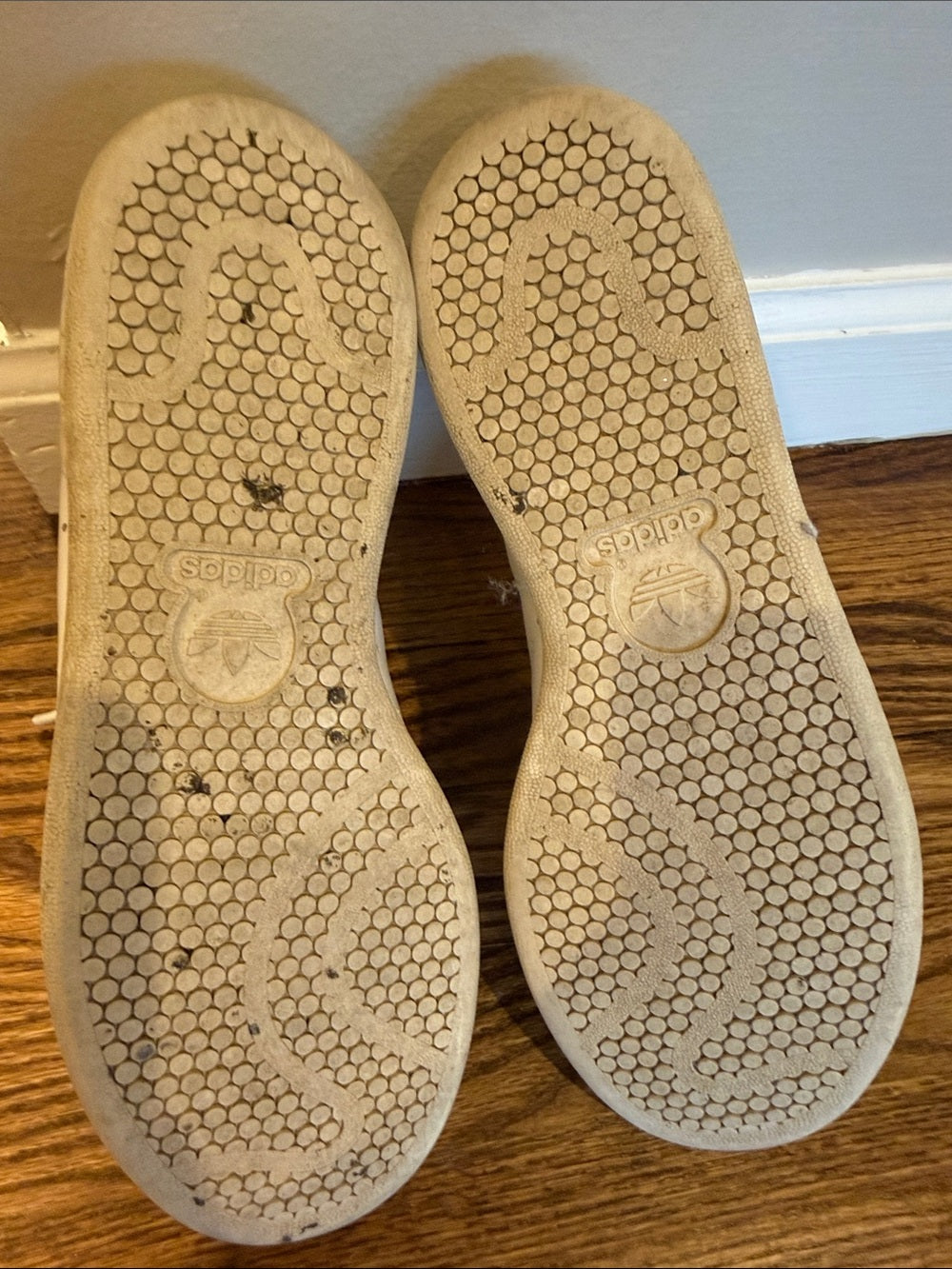 adidas White Leather Sneakers with Green Heel Accent Size 7