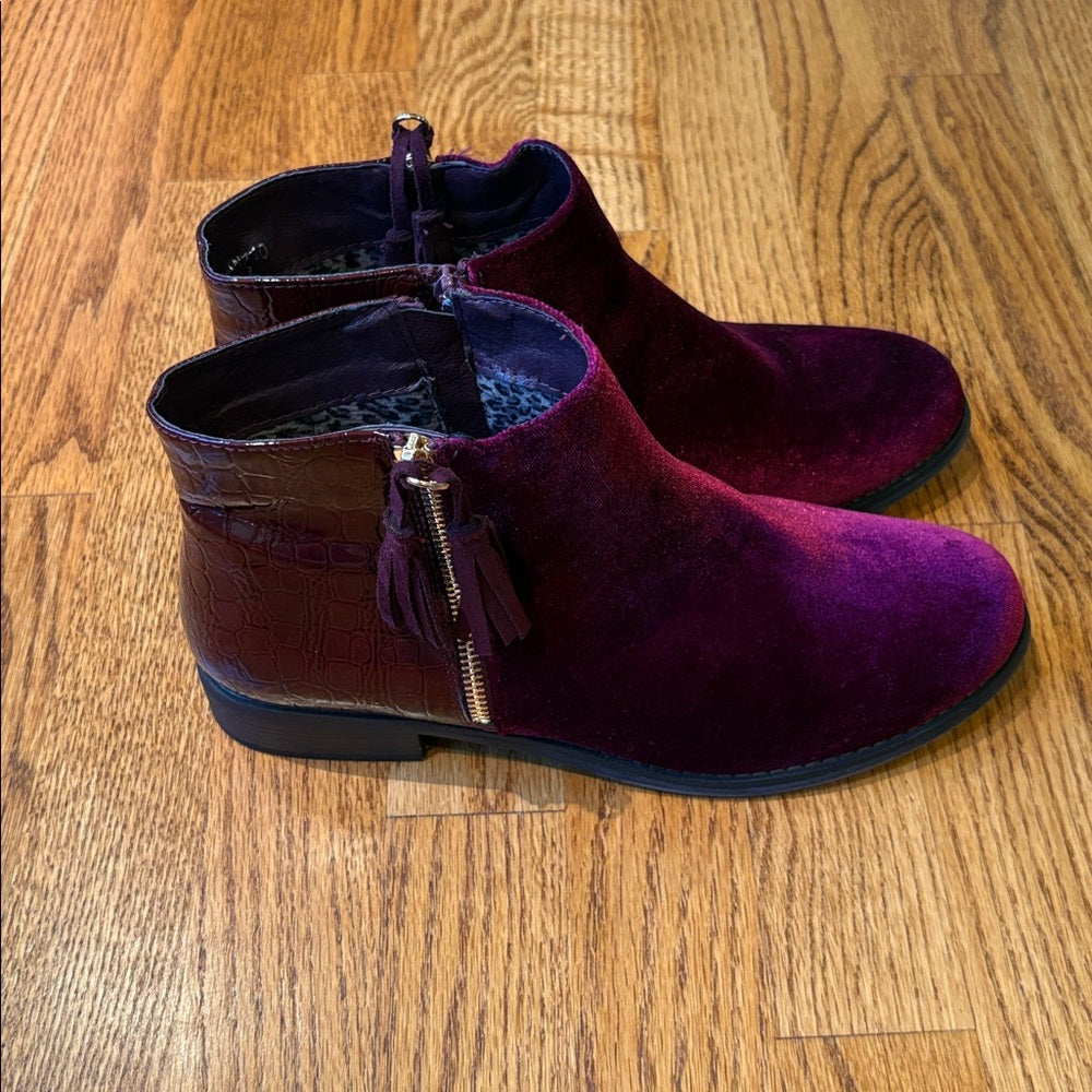 GC Shoes Woman’s Maroon Velvet / Snakeskin Booties Size 10