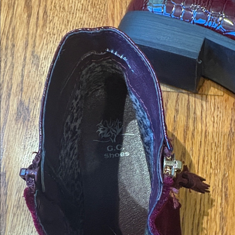 GC Shoes Woman’s Maroon Velvet / Snakeskin Booties Size 10