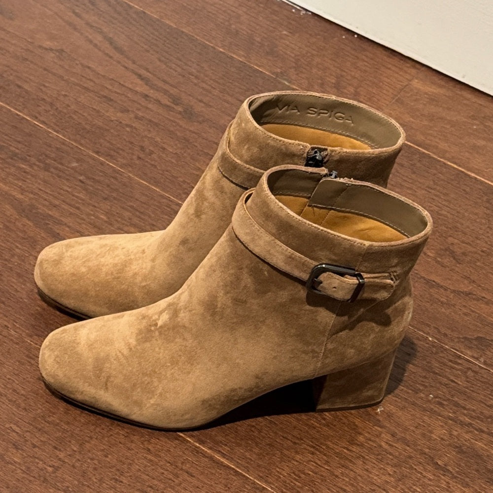 NWT Via Spiga Taupe Suede Ankle Booties Size 9