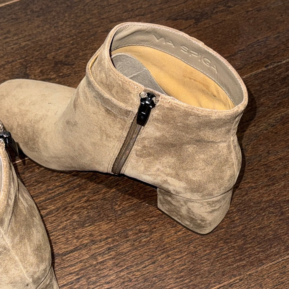 NWT Via Spiga Taupe Suede Ankle Booties Size 9