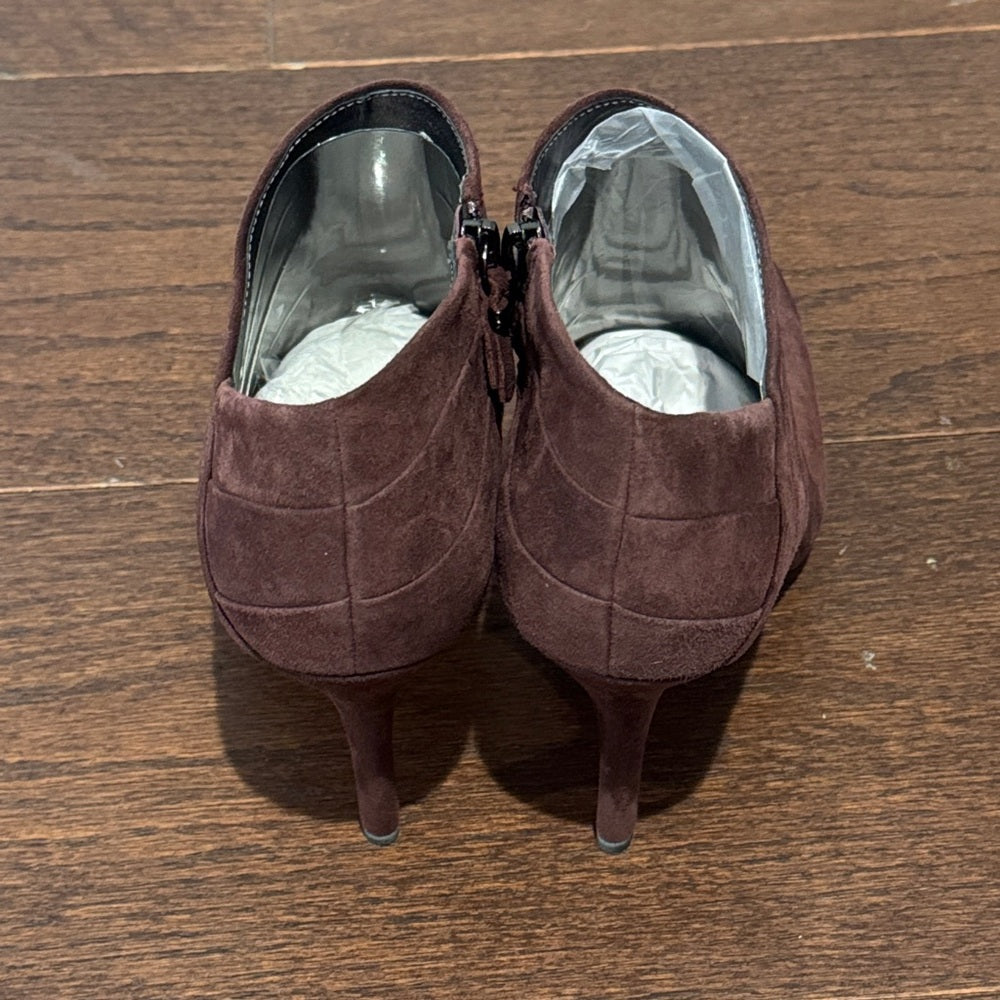 NWT Via Spiga Women’s Burgundy Suede Ankle Booties Size 9