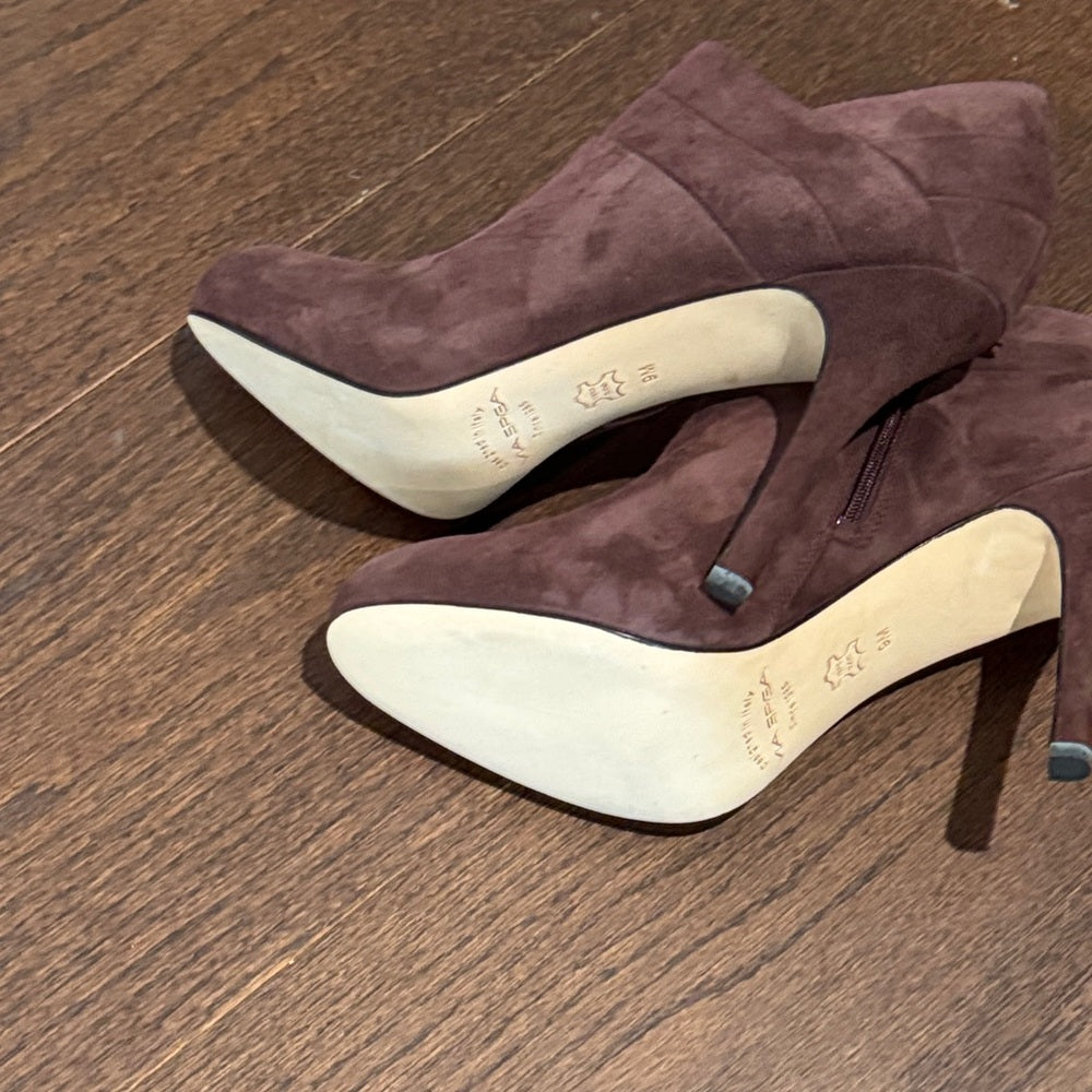 NWT Via Spiga Women’s Burgundy Suede Ankle Booties Size 9