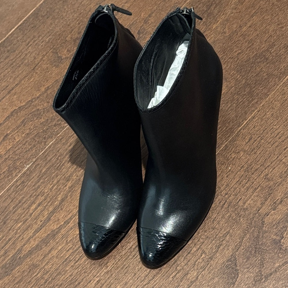 NWT Ann Taylor Cecile Black Ankle Boots with Glossy Cap Toe Size 8.5