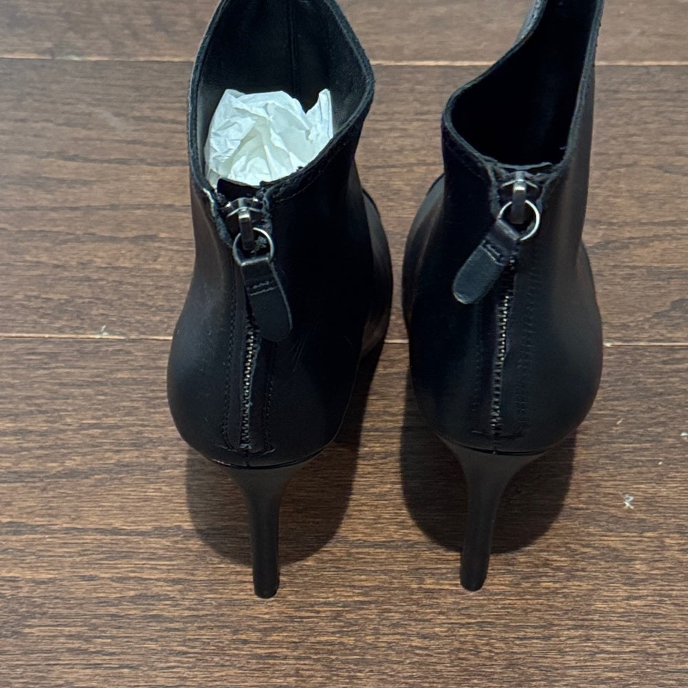 NWT Ann Taylor Cecile Black Ankle Boots with Glossy Cap Toe Size 8.5