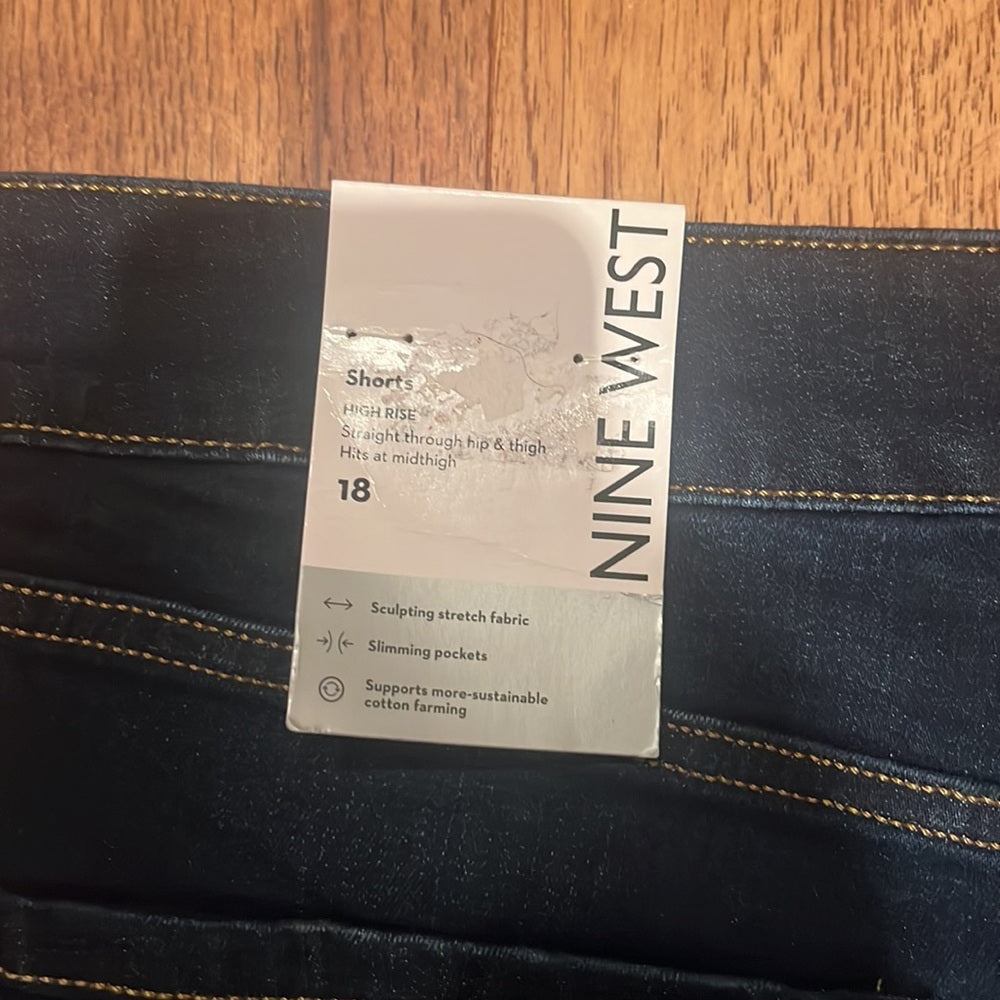 NWT Nine West High Rise Denim Shorts Size 18