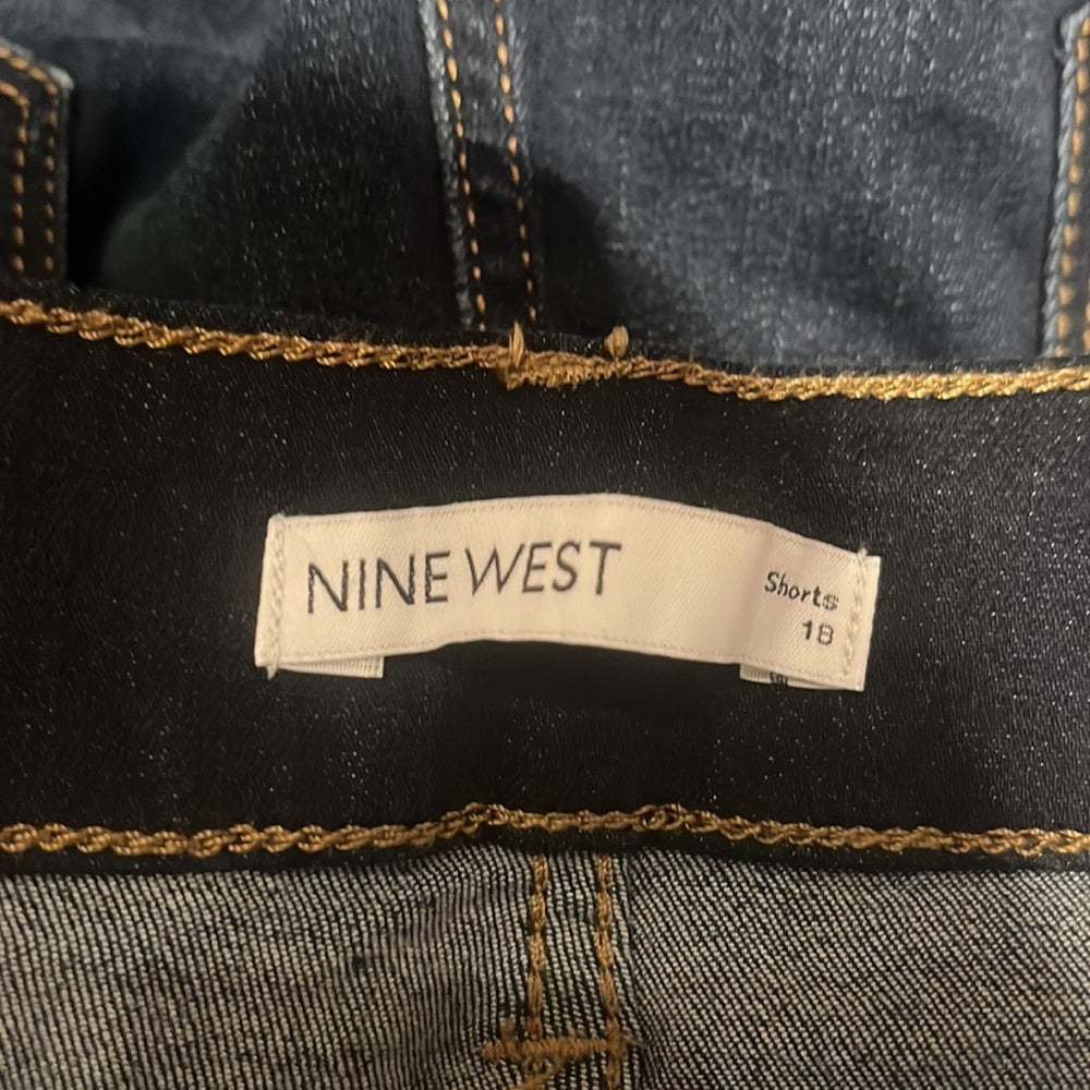 NWT Nine West High Rise Denim Shorts Size 18