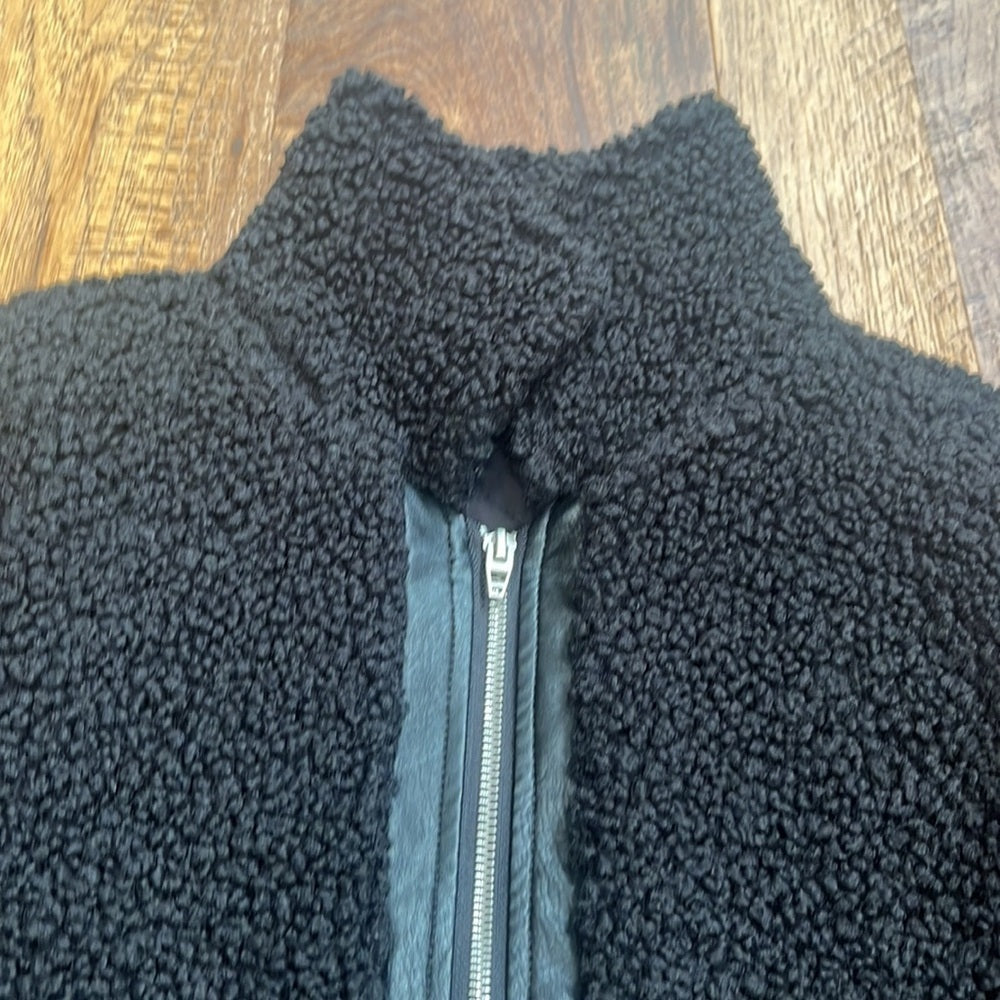 Aqua Girl’s Black Fuzzy Zip Up Size L