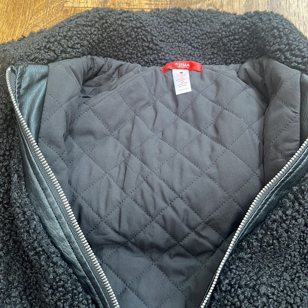 Aqua Girl’s Black Fuzzy Zip Up Size L
