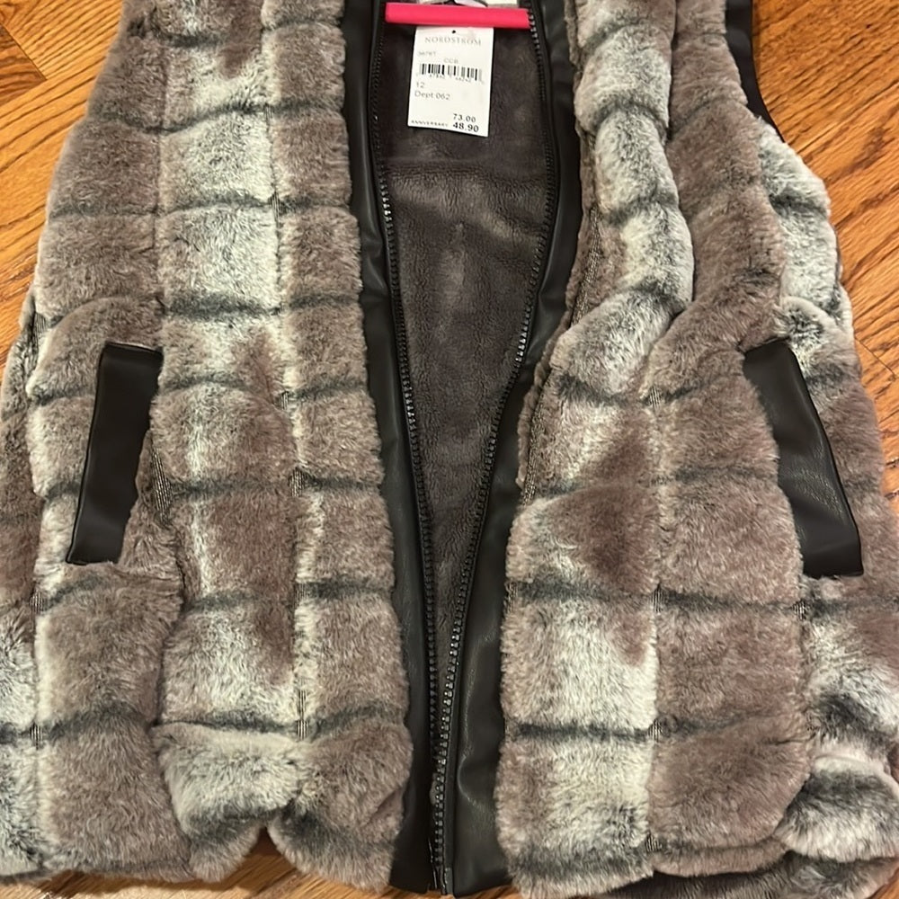 NWT American Widgeon Girl’s Faux Fur Hooded Vest Size 12