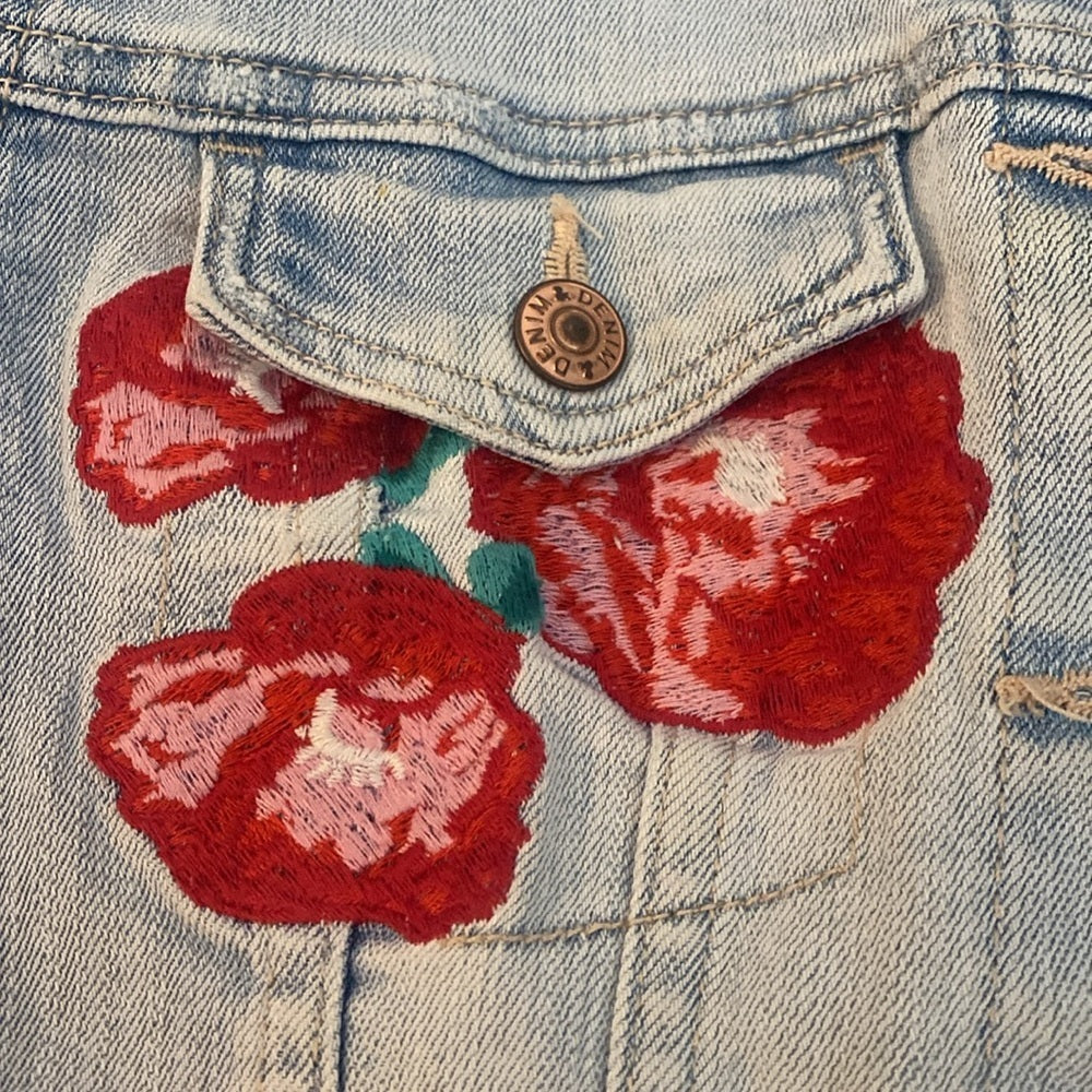 &Denim Girls Blue Denim Jacket With Flower Detailing Size 9-10Y