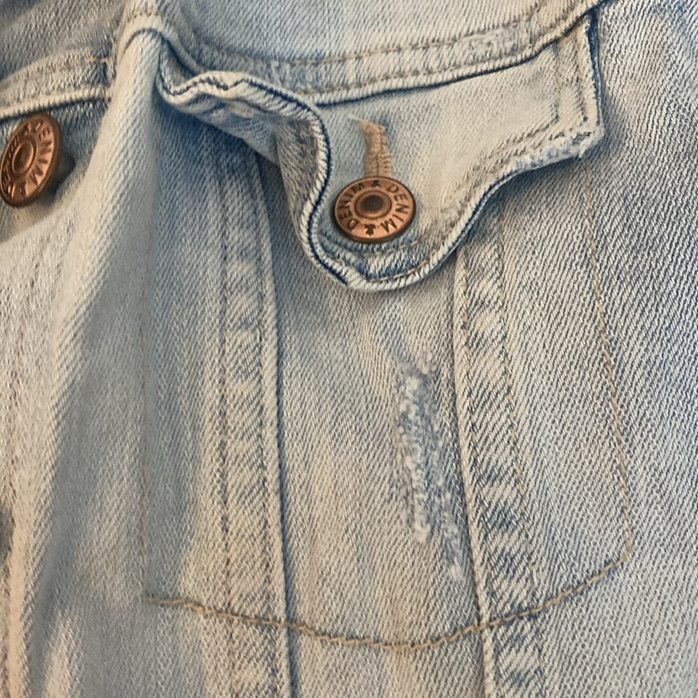 &Denim Girls Blue Denim Jacket With Flower Detailing Size 9-10Y