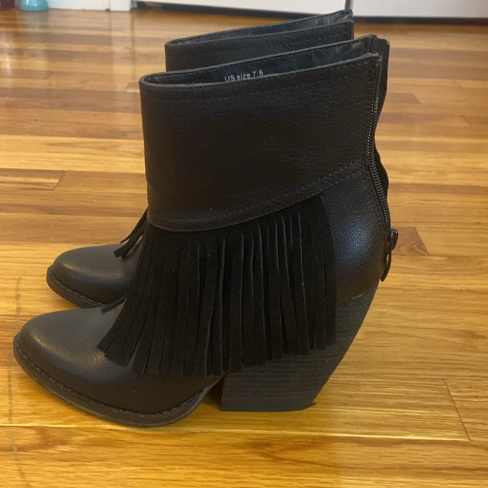 Very Volatile Women’s Black Heeled Boots With Fringe Size 7.5