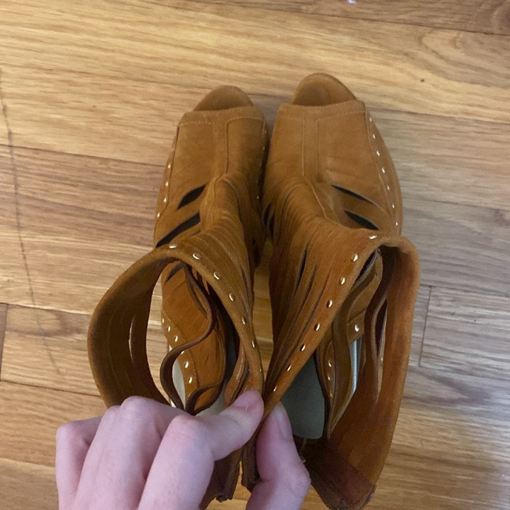 Boutique women’s Brown Studded Heels Size 7