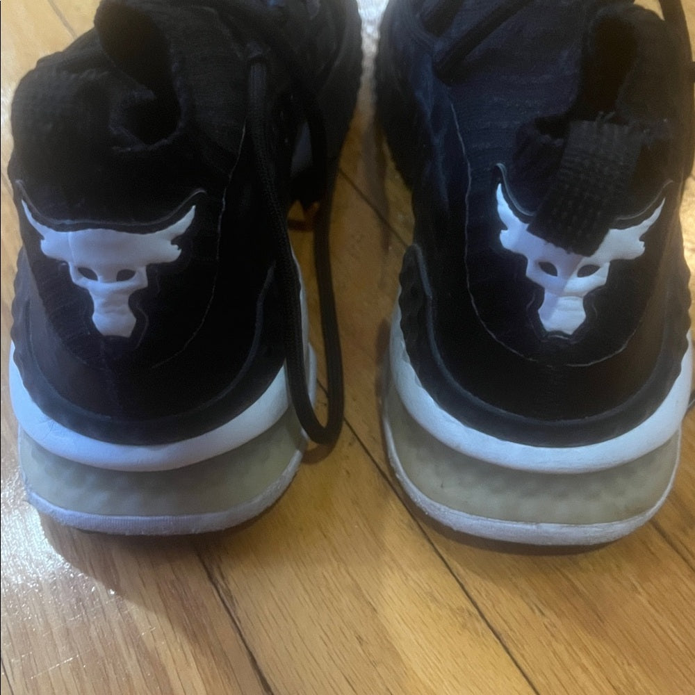 Under armor Men’s Black Sneakers Size 8