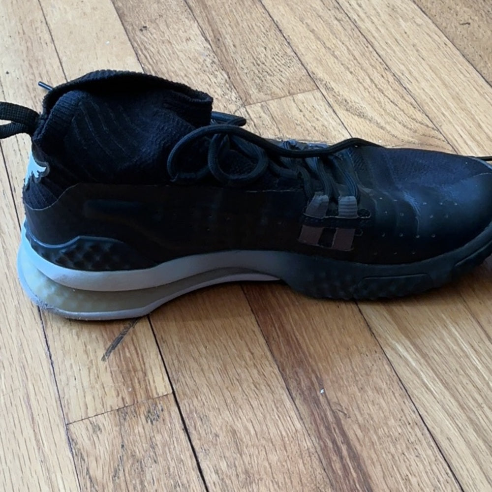 Under armor Men’s Black Sneakers Size 8