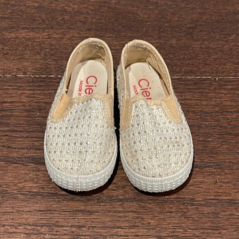 Cienta Baby Girls Slip On Shoes Size 5
