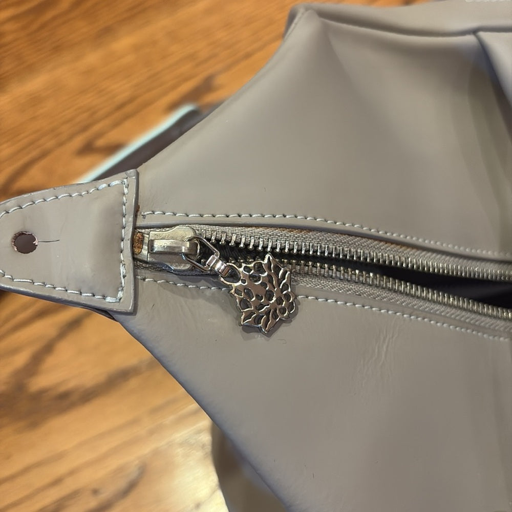 Negarin Woman’s Grey Shoulder Bag